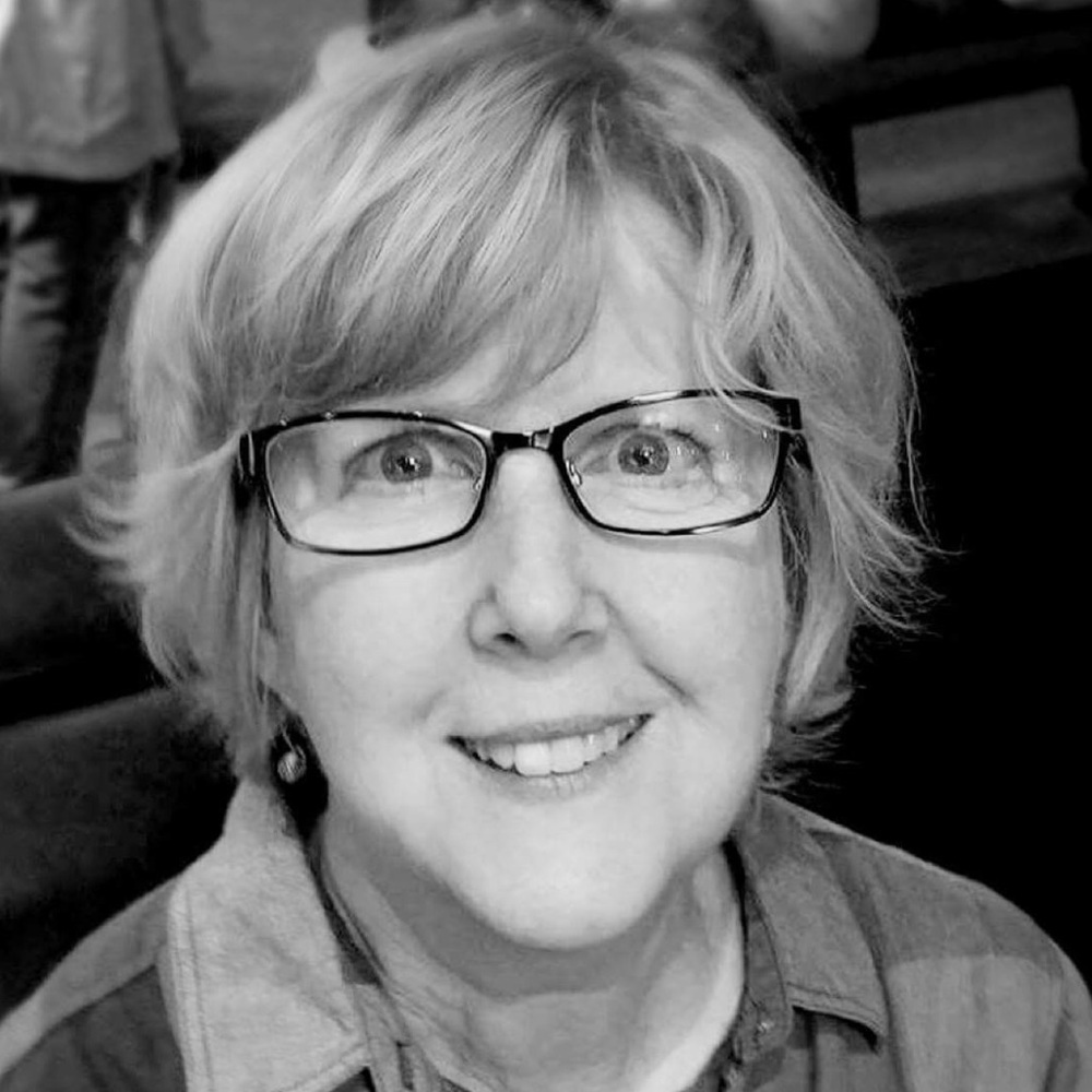 Meet your Posher, Christine🌴🌸🌴